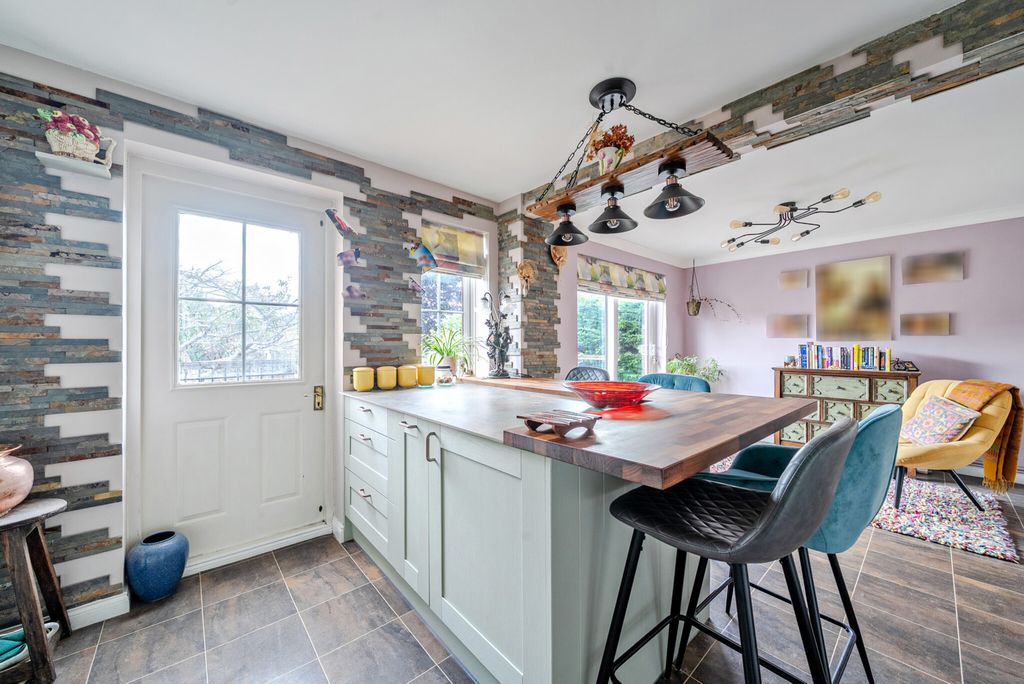 Property photo 3 of 21 11-1344644-11-68B...