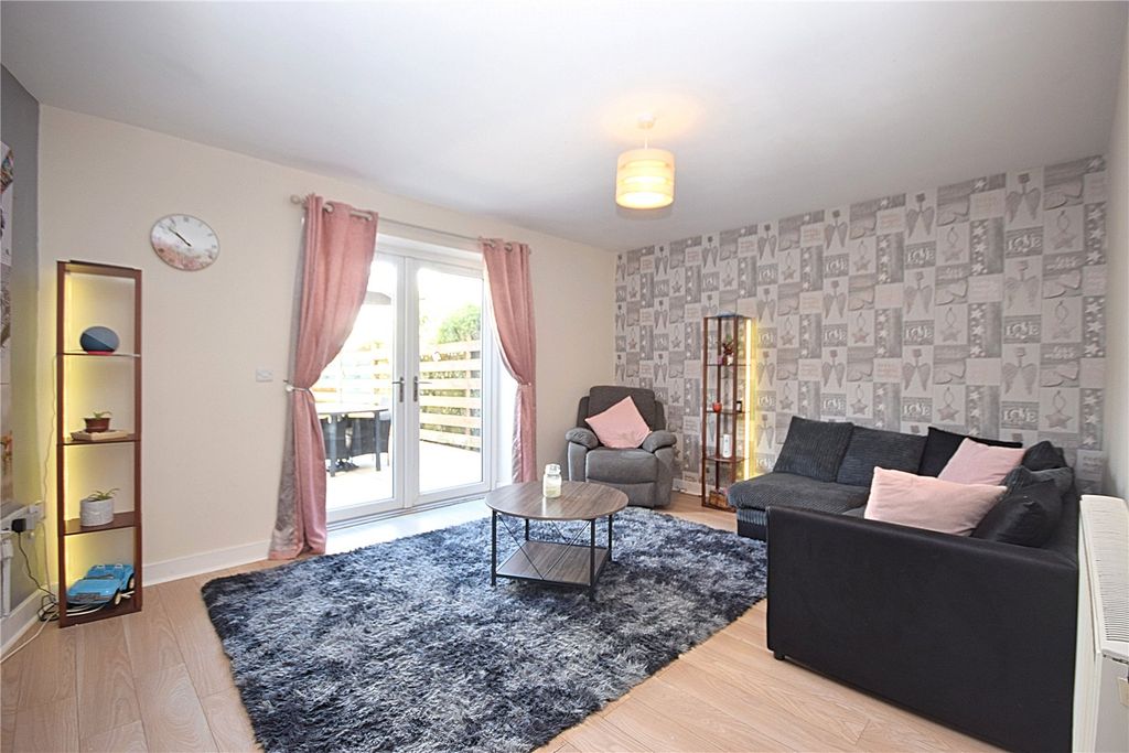 Property photo 2 of 15 Picture No. 21