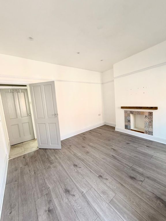 Property photo 3 of 10 Gallery