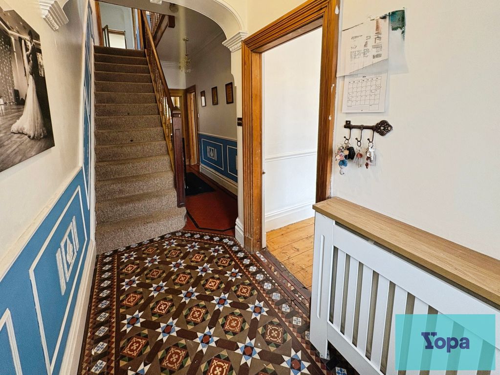 Property photo 2 of 27 Entrance Hall