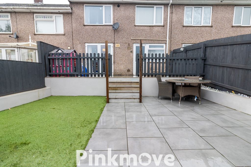 Property photo 2 of 21