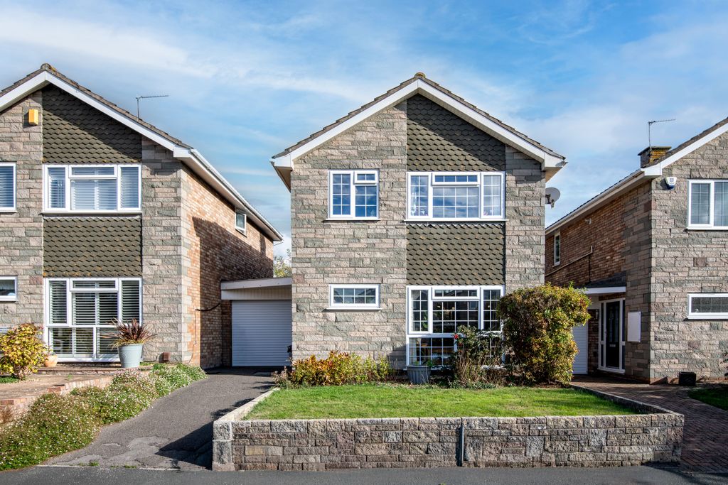 Property photo 1 of 34 Hawburn Close
