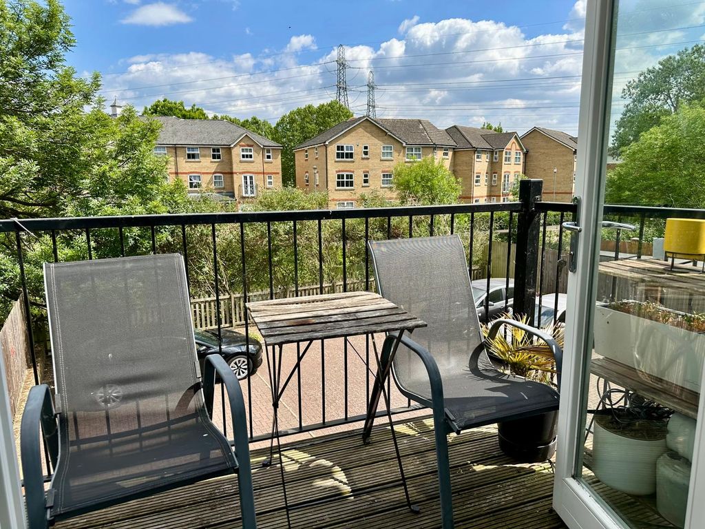 Property photo 2 of 25