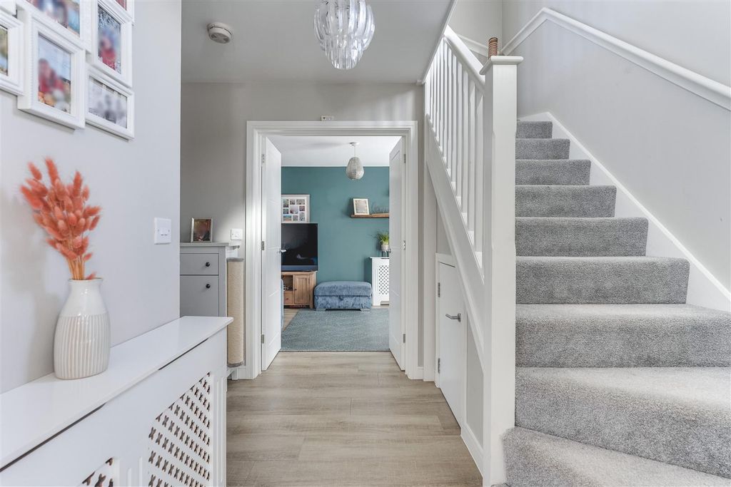 Property photo 3 of 23 Holst Lane-24.Jpg