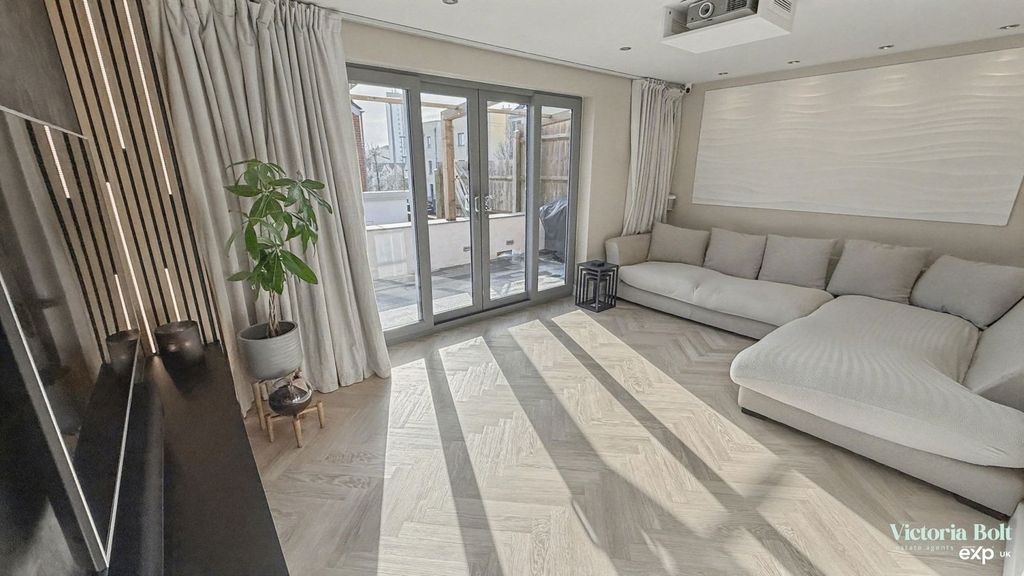 Property photo 2 of 21