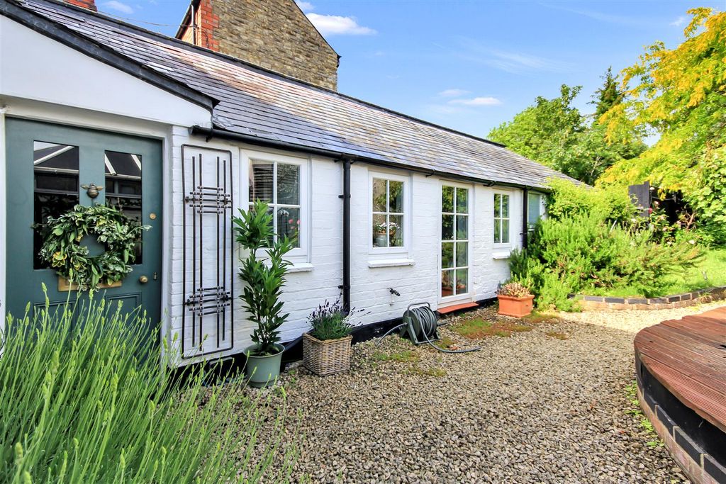Property photo 2 of 22 Gside1.Jpg