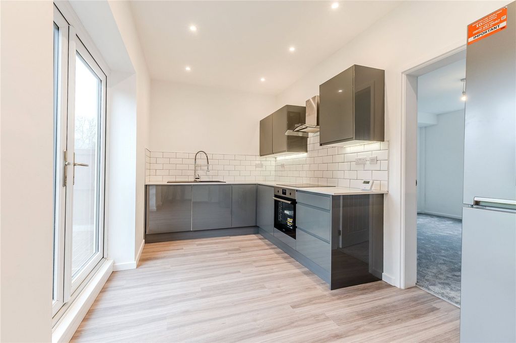 Property photo 2 of 15 Dining Kitchen