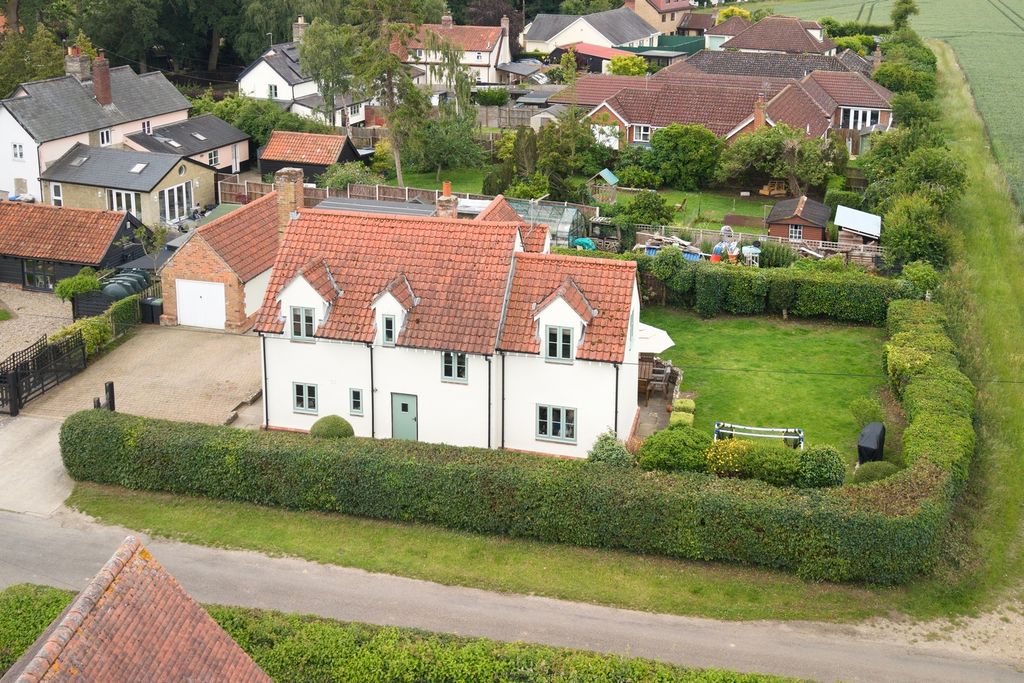 Property photo 2 of 28 1440Pxold Cobbs Cottage - 2