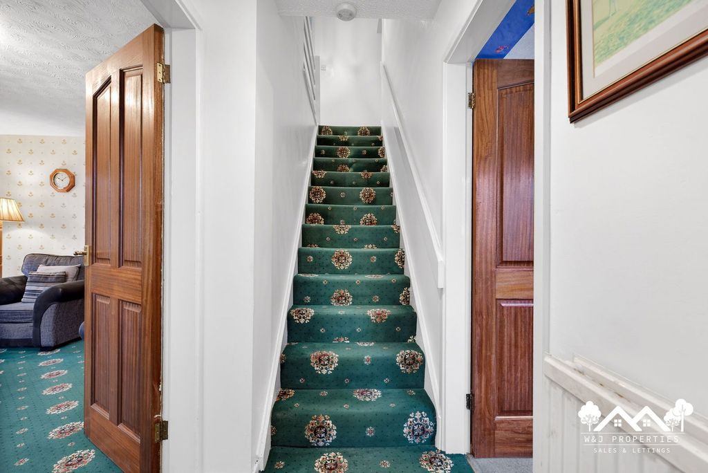 Property photo 2 of 40