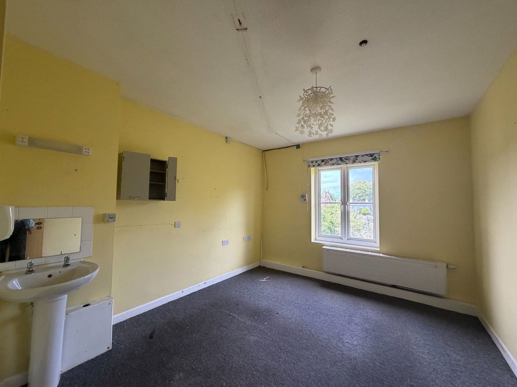 Property photo 3 of 21