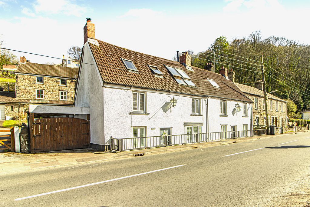 Property photo 1 of 43
