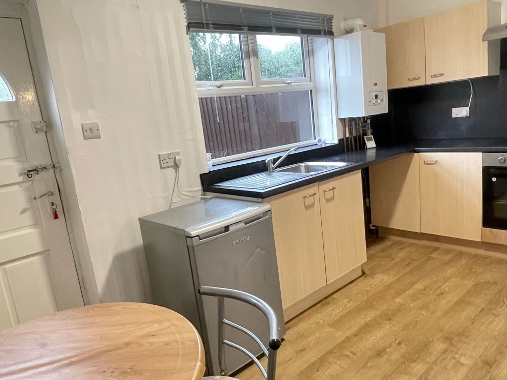 Property photo 2 of 8 Kitchen 