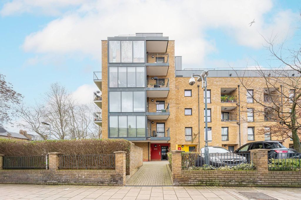 Property photo 2 of 23