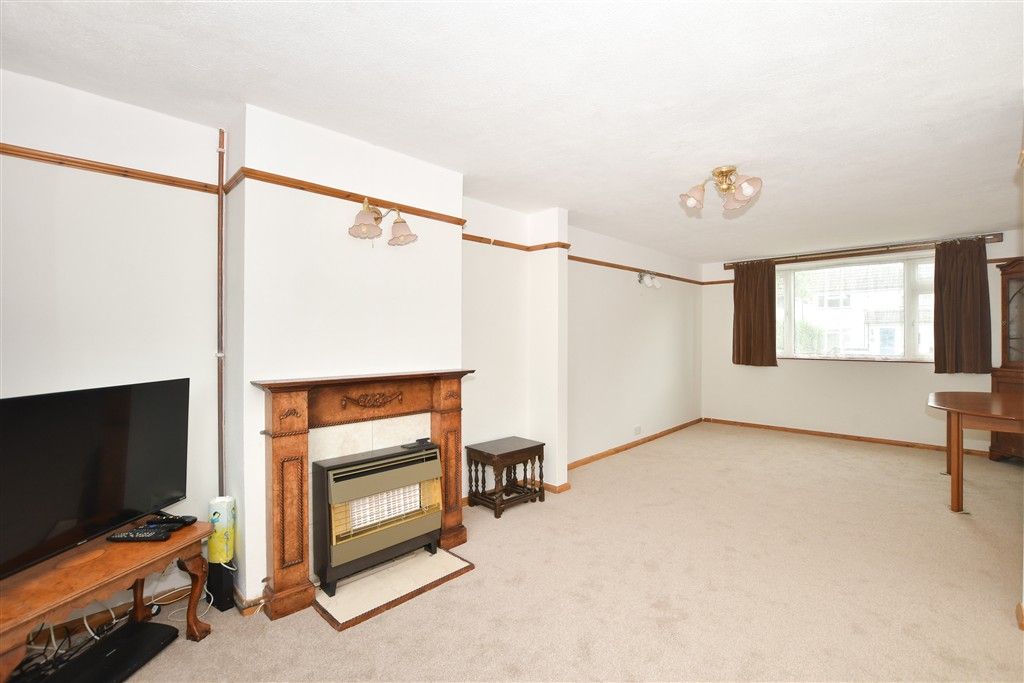 Property photo 2 of 17 Lounge