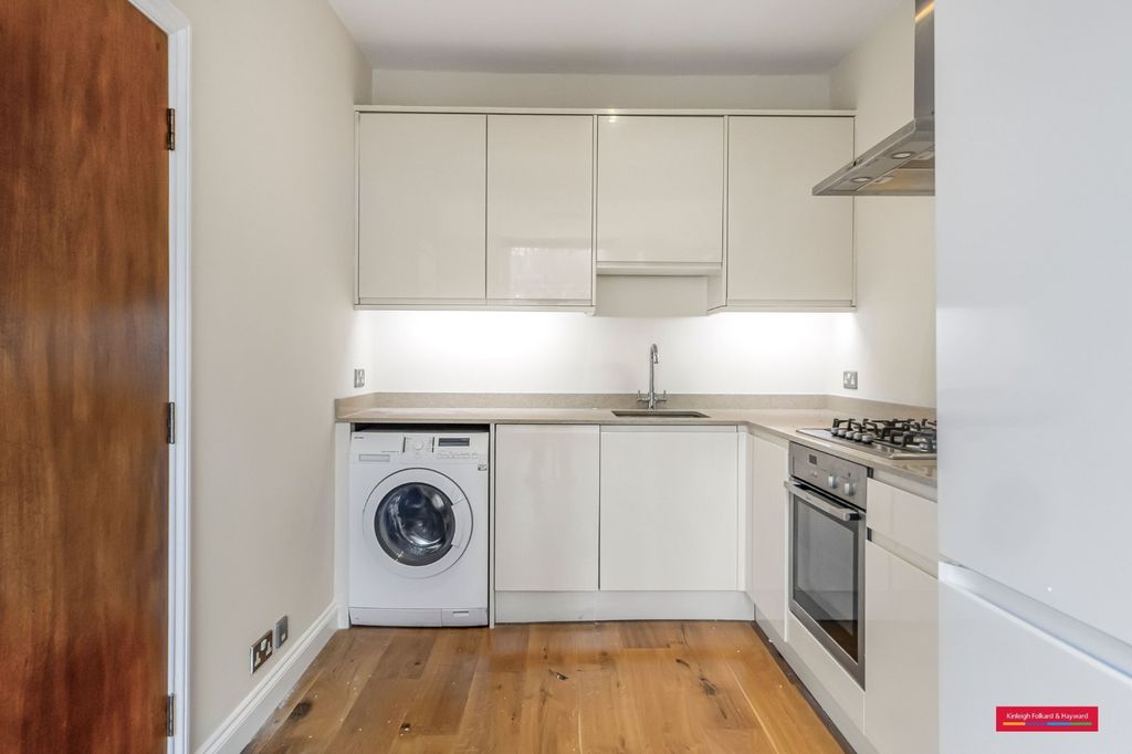 Property photo 3 of 18 Kitchen