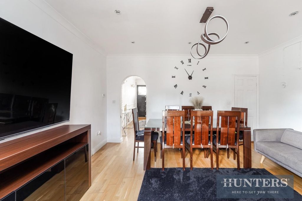 Property photo 3 of 16 Mount Pleasant Road (6).Jpg