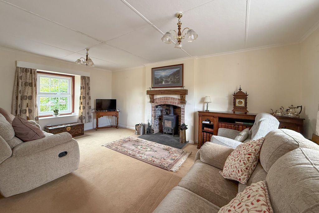 Property photo 3 of 28 Sitting Room