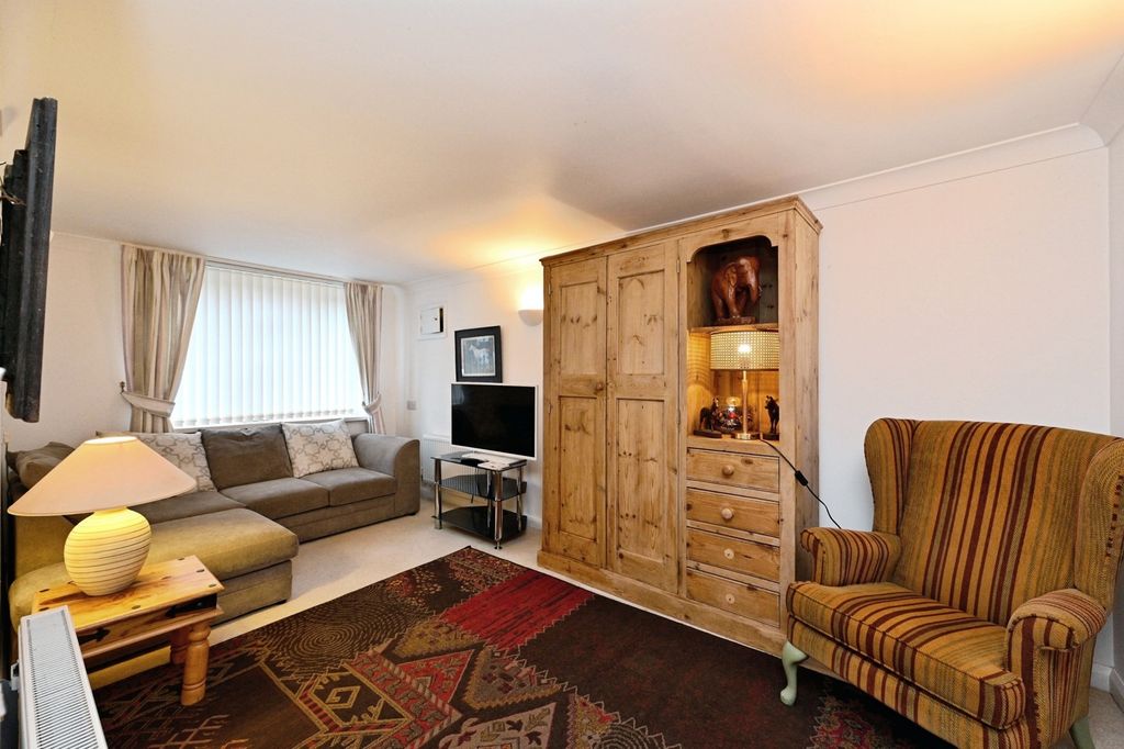 Property photo 2 of 19 Pbox-Img.Jpg
