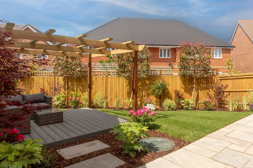 Property photo 2 of 8 Show Home Garden