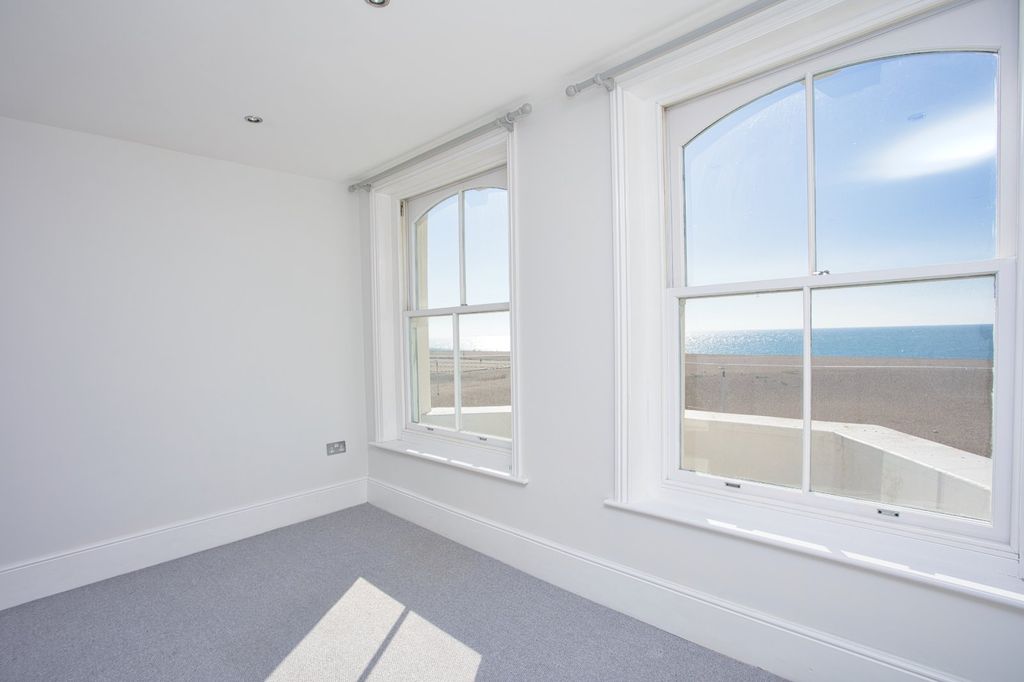 Property photo 2 of 12 Picture No. 33