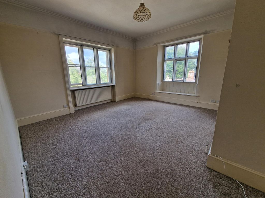 Property photo 2 of 8 Image