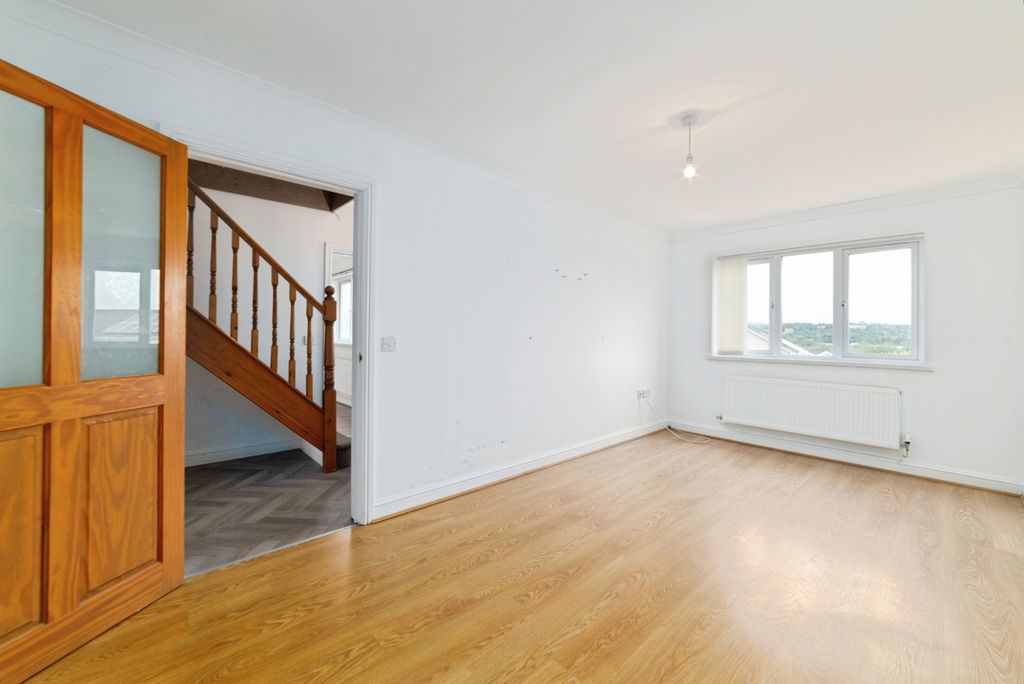 Property photo 3 of 21 Pbox-Img.Jpg