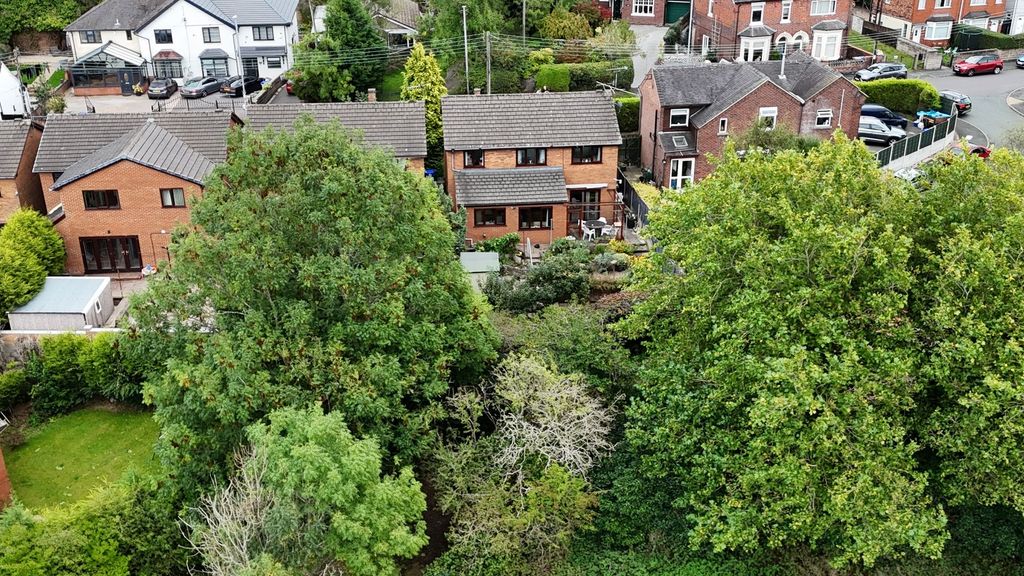 Property photo 2 of 27