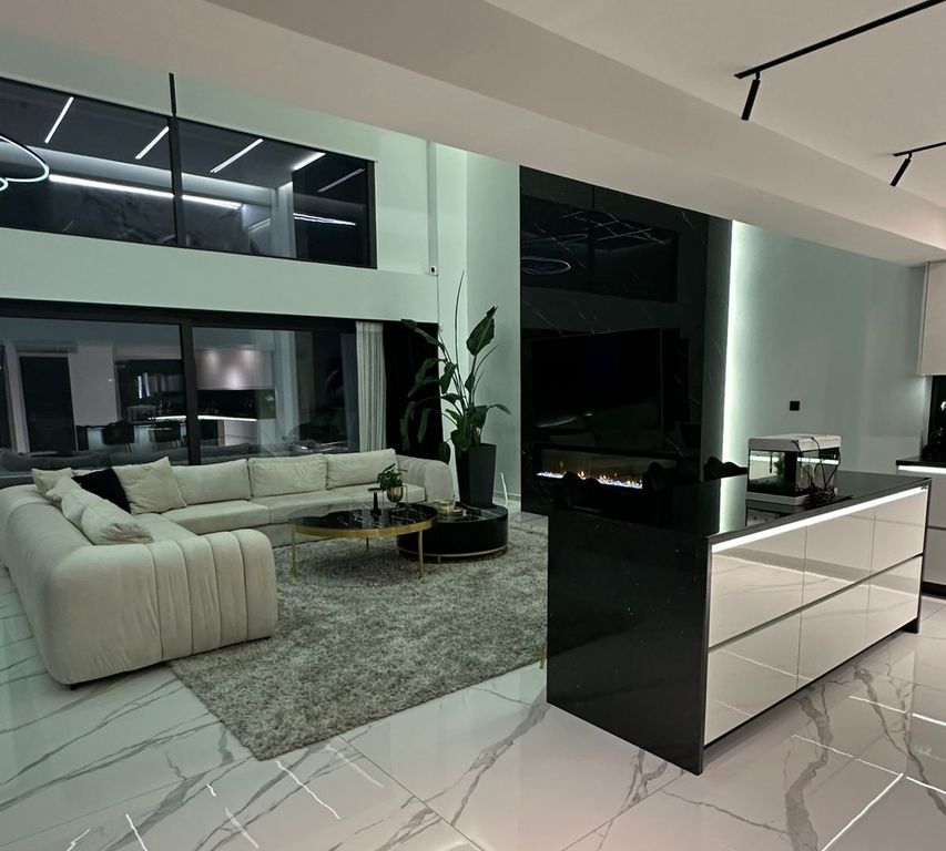 Property photo 2 of 35