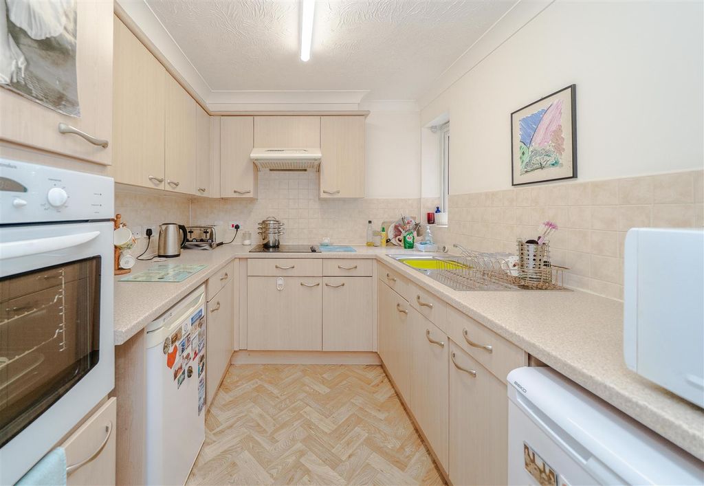 Property photo 3 of 17 Kitchen