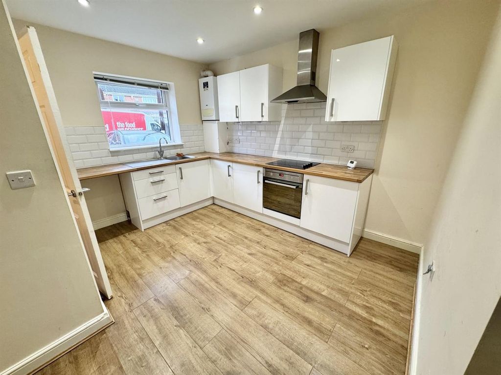 Property photo 3 of 12 Af893F50-7A49-4707-Bef6-752A80256dc8.Jpeg