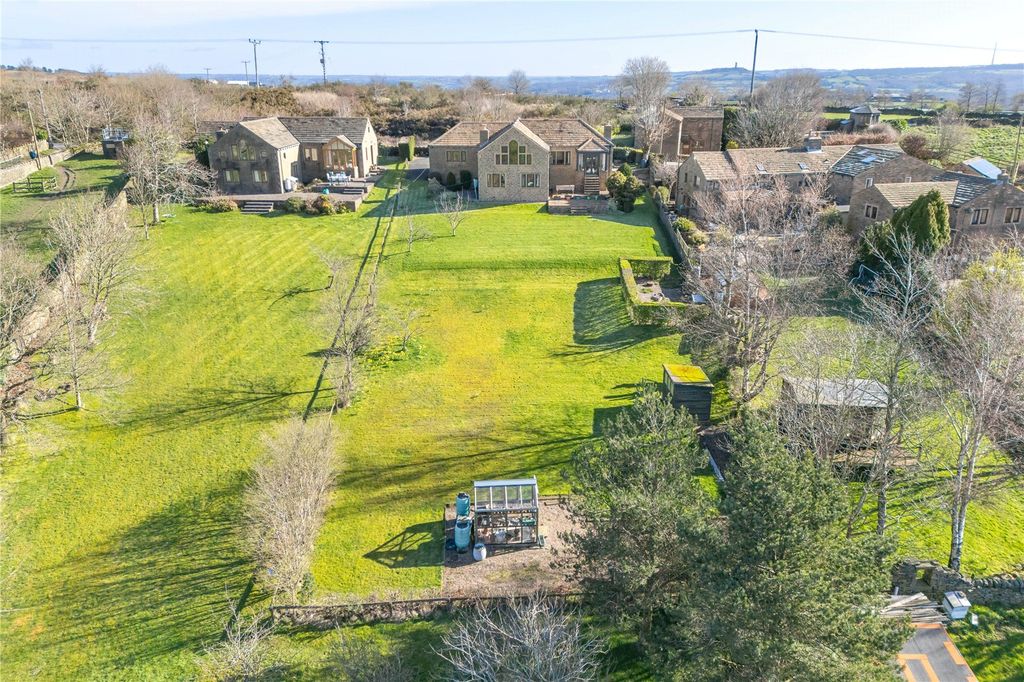 Property photo 3 of 33 Rear Garden