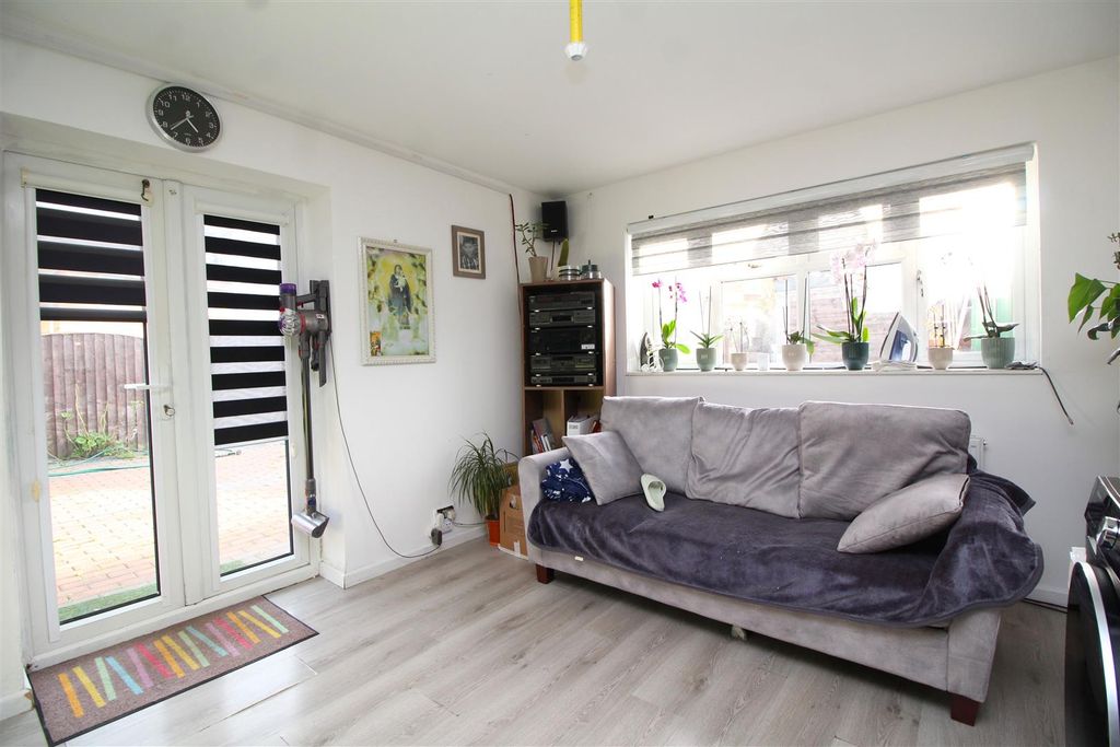 Property photo 2 of 10 Sitting Room .Jpg