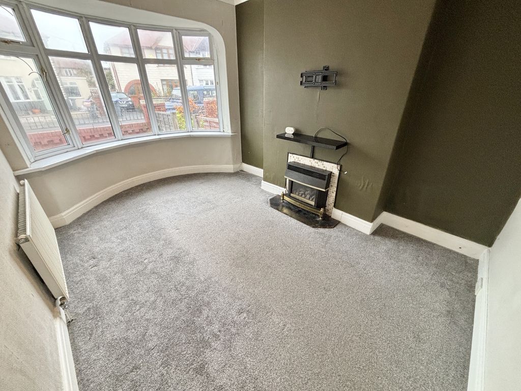 Property photo 2 of 25