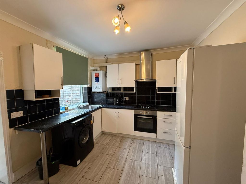 Property photo 2 of 10 452B9Af4-4Ccf-4E84-A516-F62F503F4F9E.Jpeg