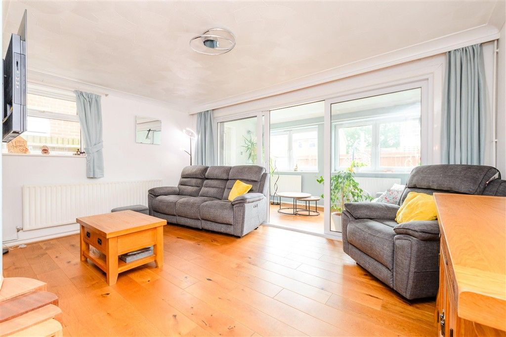 Property photo 1 of 18 Lounge