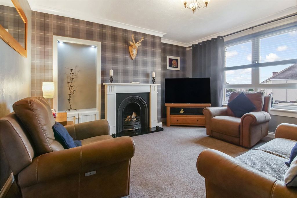 Property photo 3 of 19 Living Room