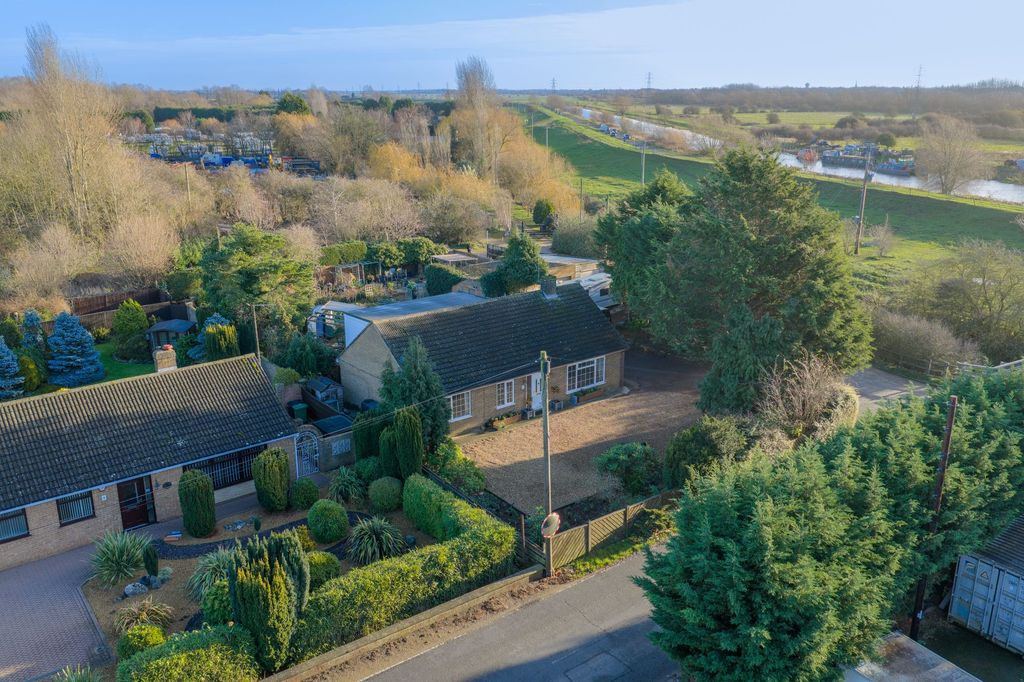 Property photo 1 of 27