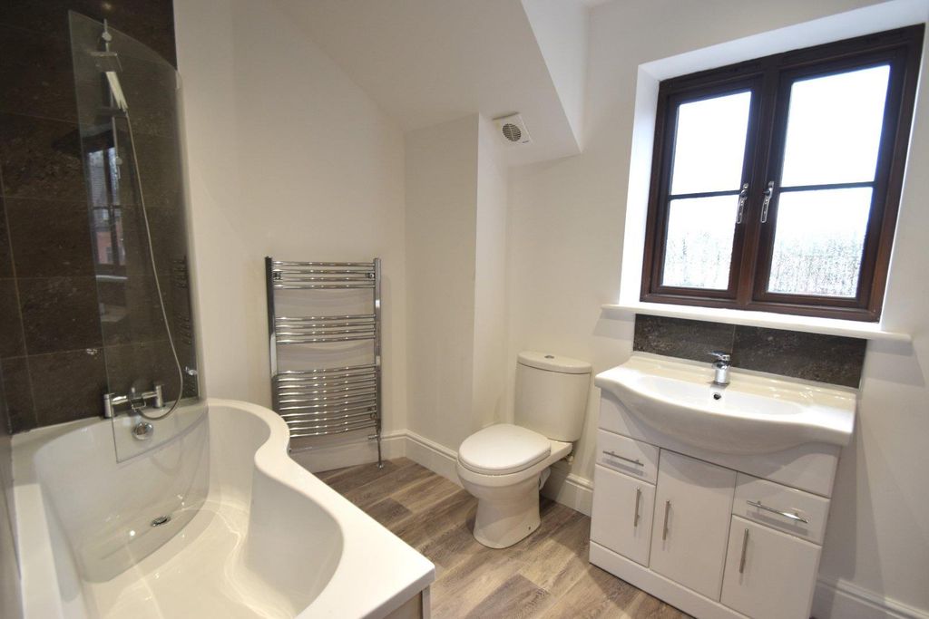Property photo 3 of 8 Cullompton Seddons