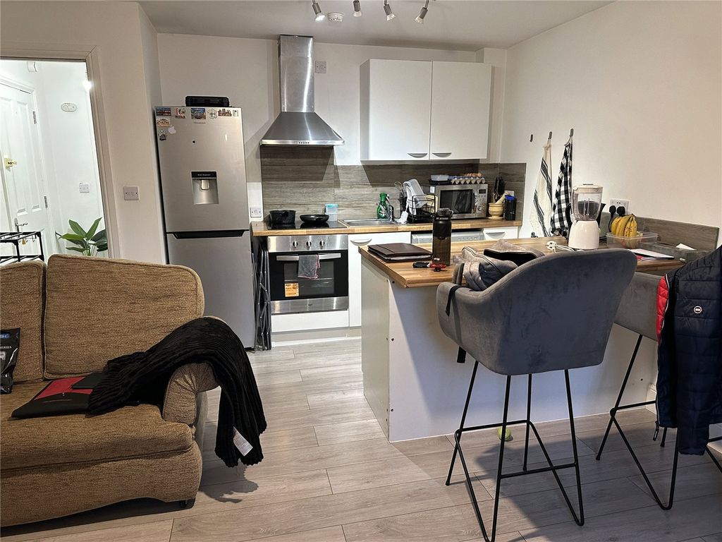 Property photo 2 of 8 Picture No. 12