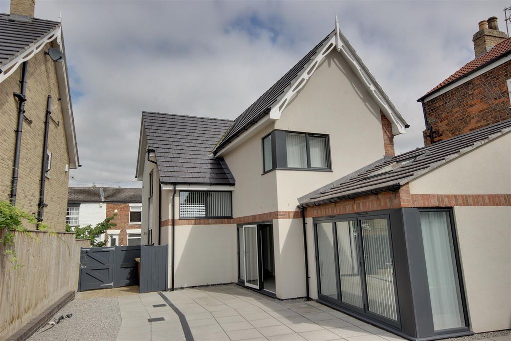 Property photo 3 of 16 Rear View