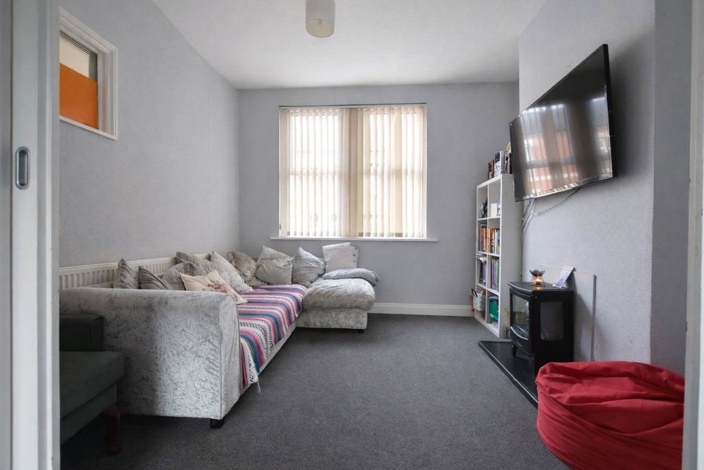 Property photo 3 of 7 Picture No. 06