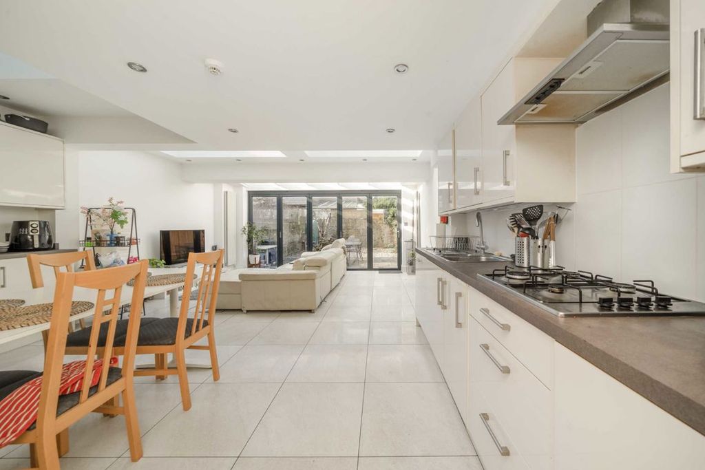 Property photo 3 of 6