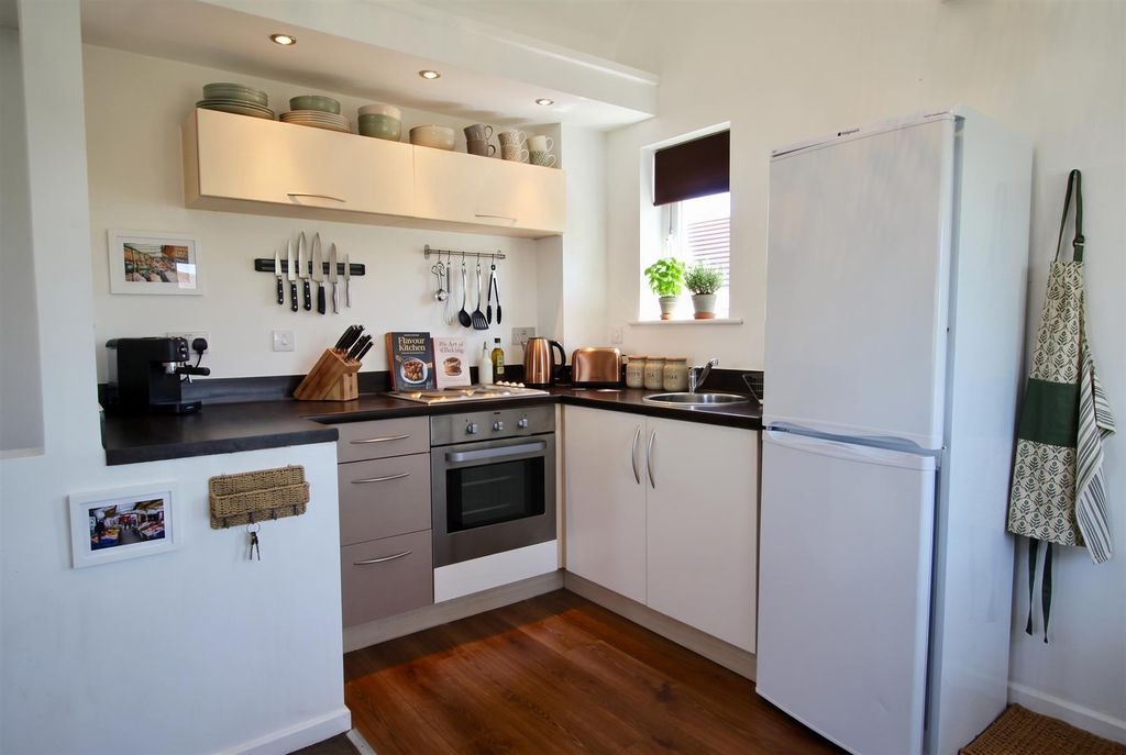 Property photo 3 of 7 Kitchen.Jpg