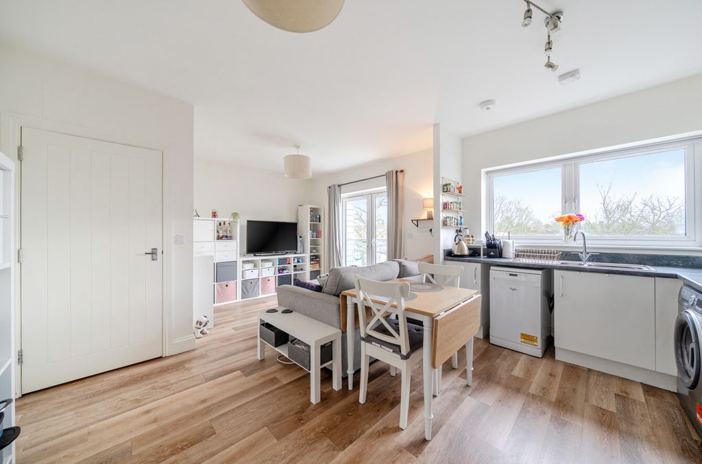 Property photo 2 of 11 1401916-1-698c62c...