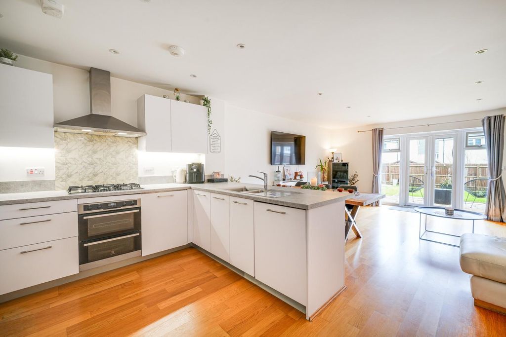 Property photo 2 of 22