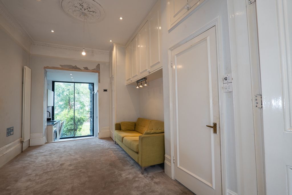 Property photo 2 of 7 Reception