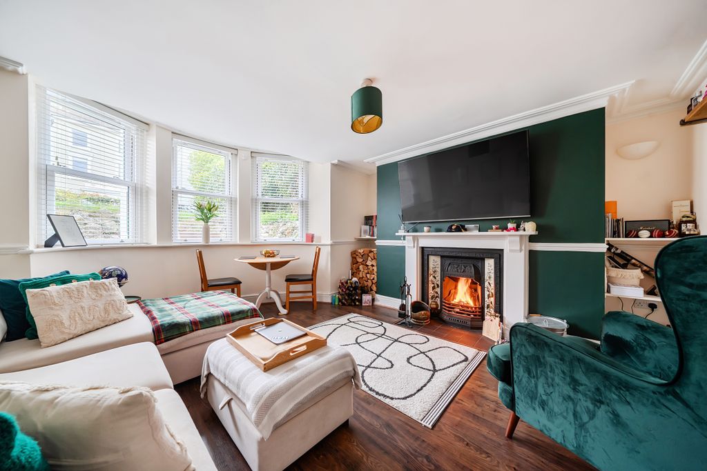 Property photo 1 of 15 Living Room