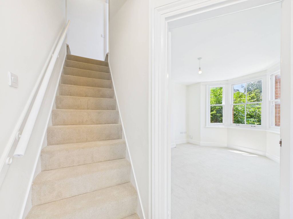 Property photo 2 of 11 Entrance 