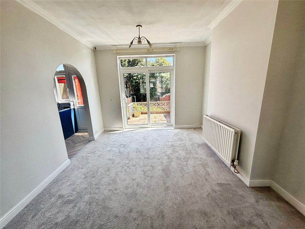 Property photo 3 of 11 Dining