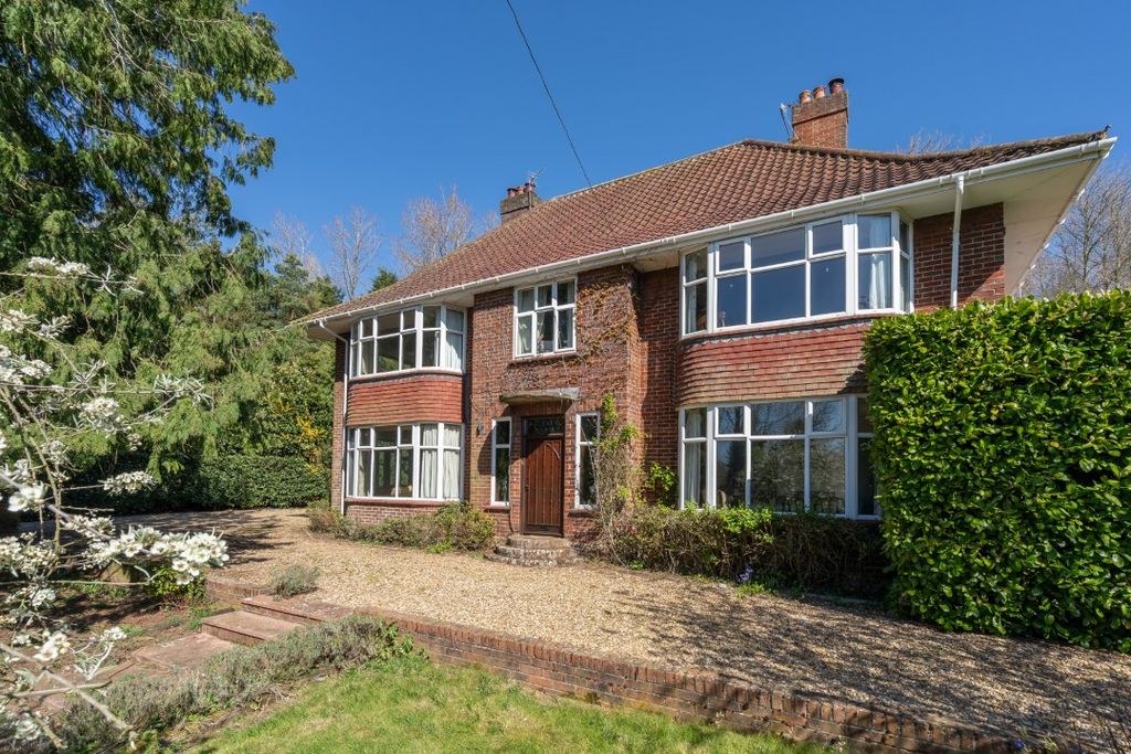 Property photo 1 of 32